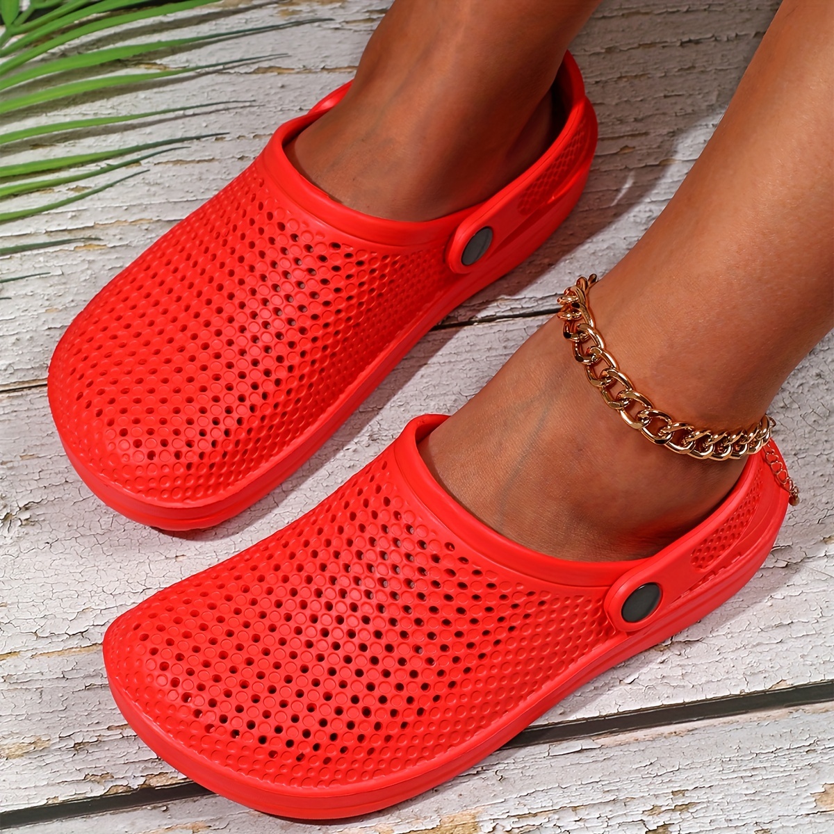 Women’s Casual Garden Clogs, Solid Color Hollow Out Closed Toe Slip On Shoes, Casual Outdoor Beach Sandals